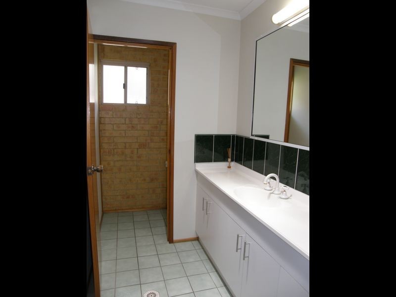 1 Cassia Place, Glenella QLD 4740