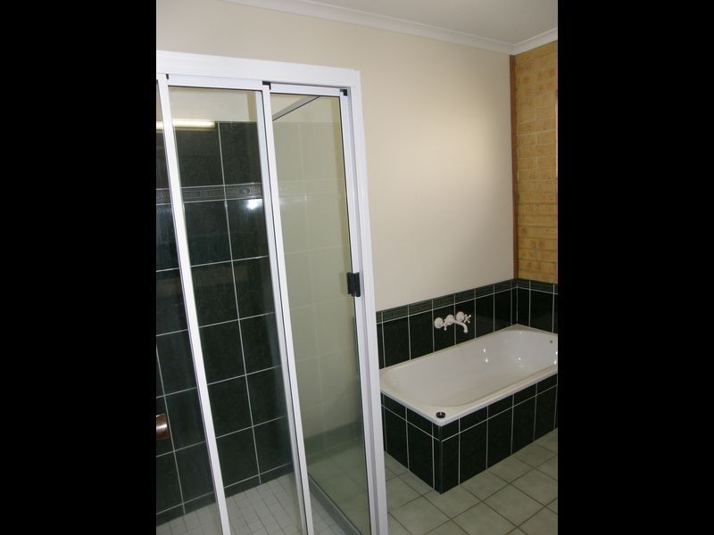 1 Cassia Place, Glenella QLD 4740