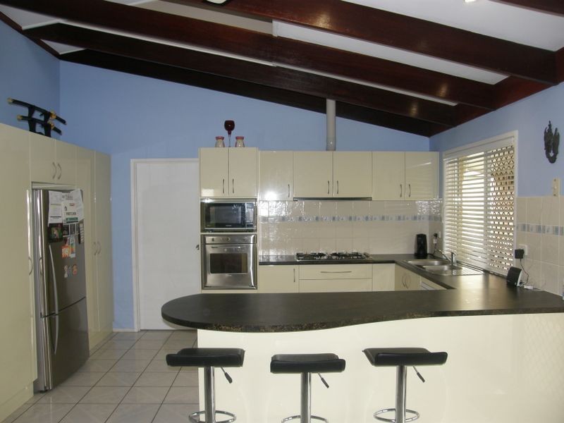 30 Bradman Drive, Glenella QLD 4740
