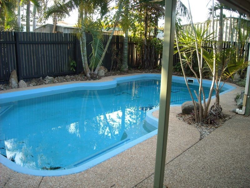 17 NICKLIN DRIVE, Beaconsfield QLD 4740