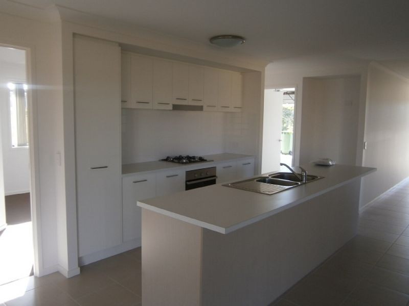 6 DOBINSON STREET, Bucasia QLD 4750