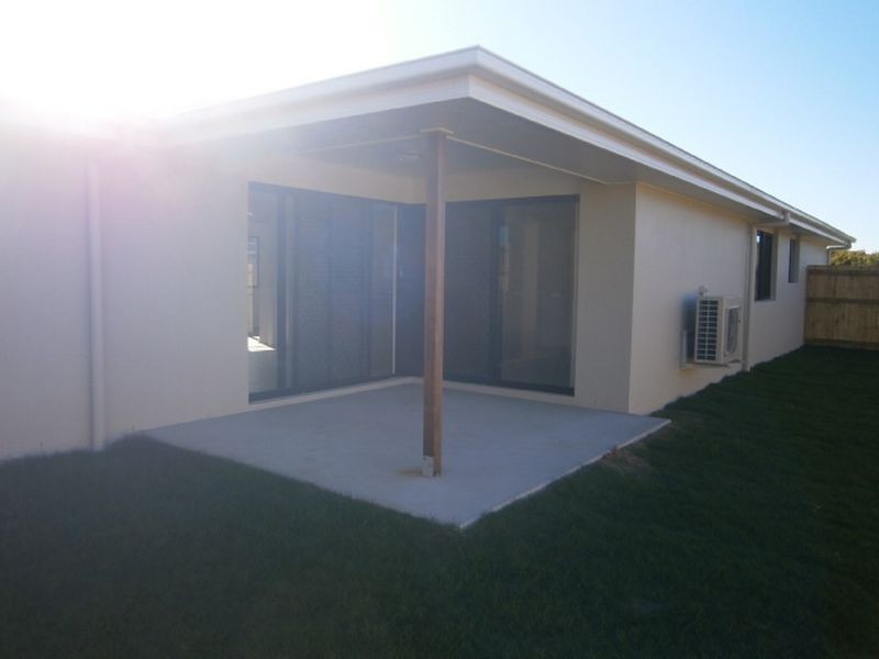 6 DOBINSON STREET, Bucasia QLD 4750