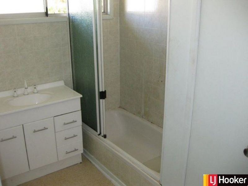 10 ROSE STREET, Moranbah QLD 4744