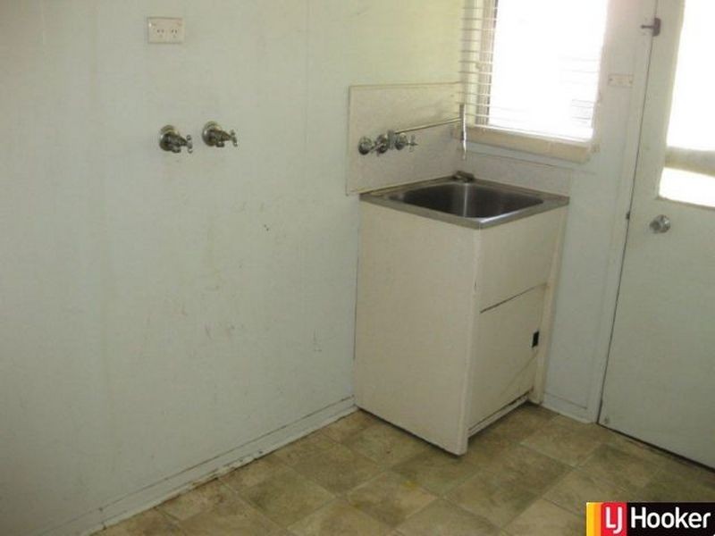 10 ROSE STREET, Moranbah QLD 4744