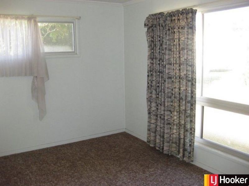 10 ROSE STREET, Moranbah QLD 4744