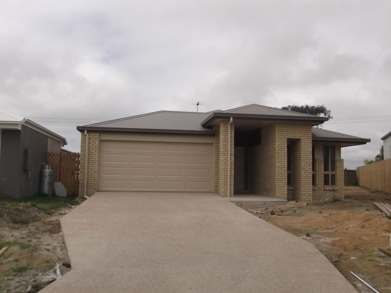 37 Dobinson Street, Bucasia QLD 4750