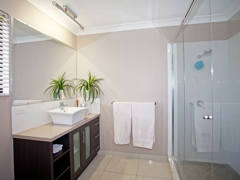 77 Gingham Street, Glenella QLD 4740