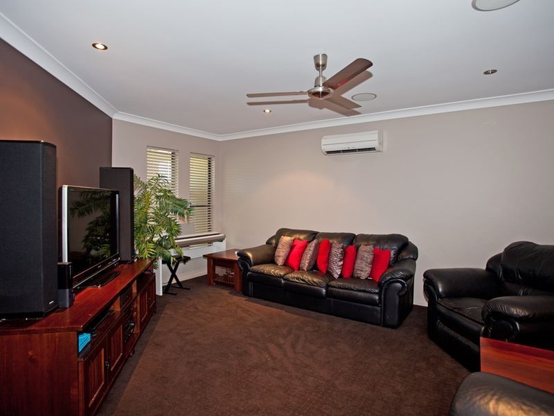 77 Gingham Street, Glenella QLD 4740