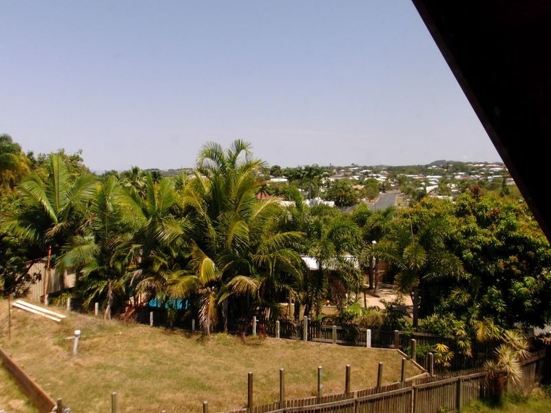 12 Hillcrest Street, Eimeo QLD 4740