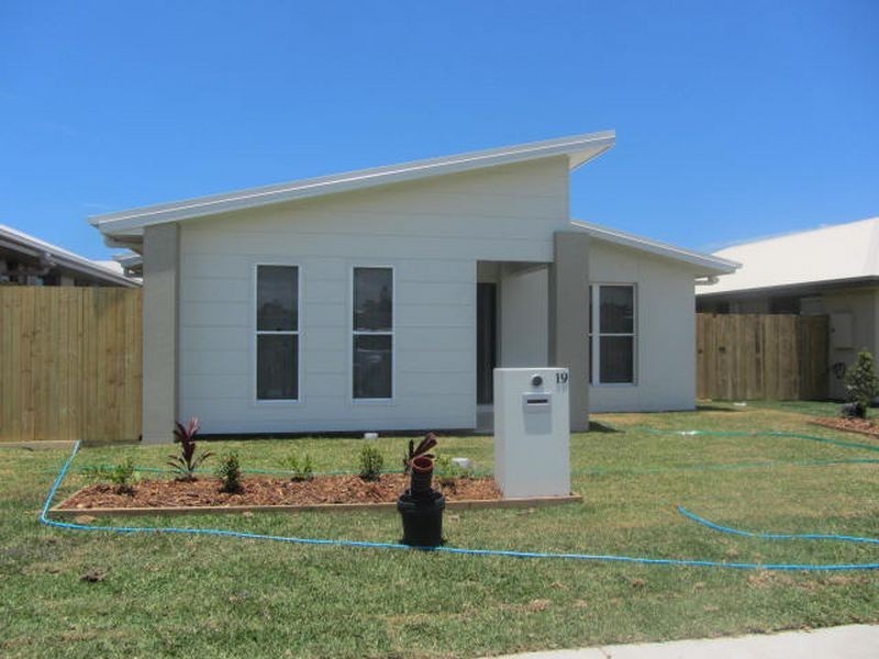 19 Elgans Parade, Rural View QLD 4740