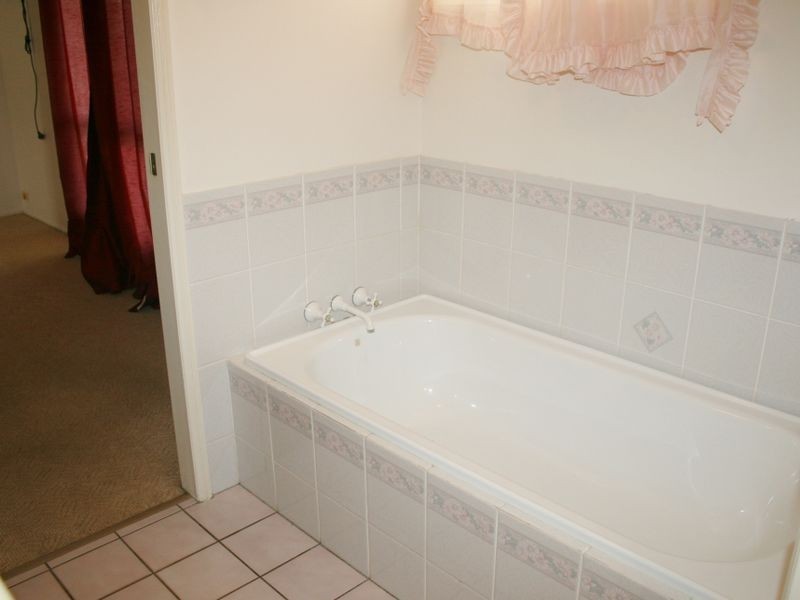 17 Broomdykes Drive, Beaconsfield QLD 4740