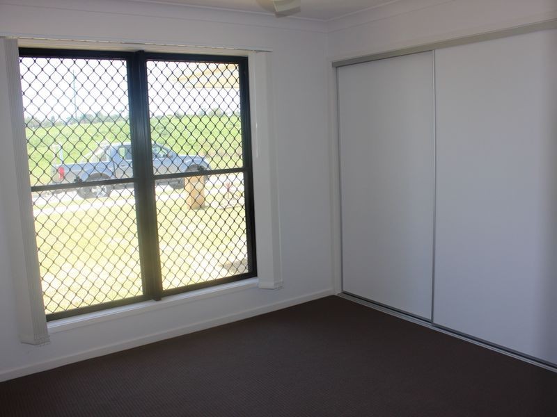 25 Elgans Parade, Rural View QLD 4740