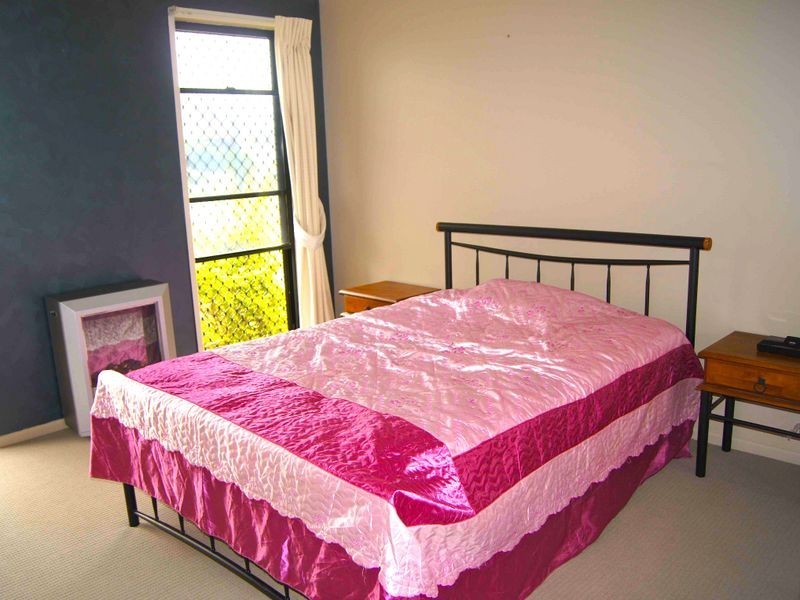 24 Cutfield Street, Glenella QLD 4740