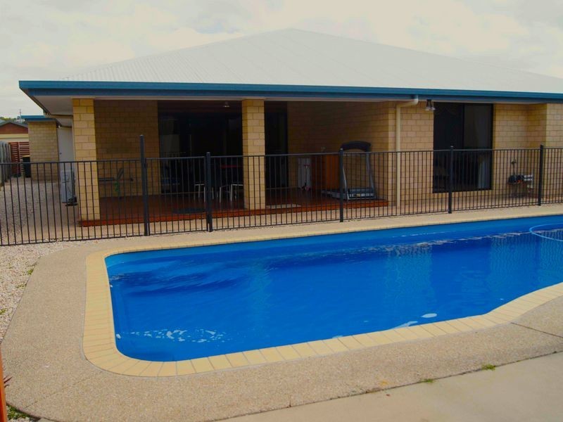 24 Cutfield Street, Glenella QLD 4740