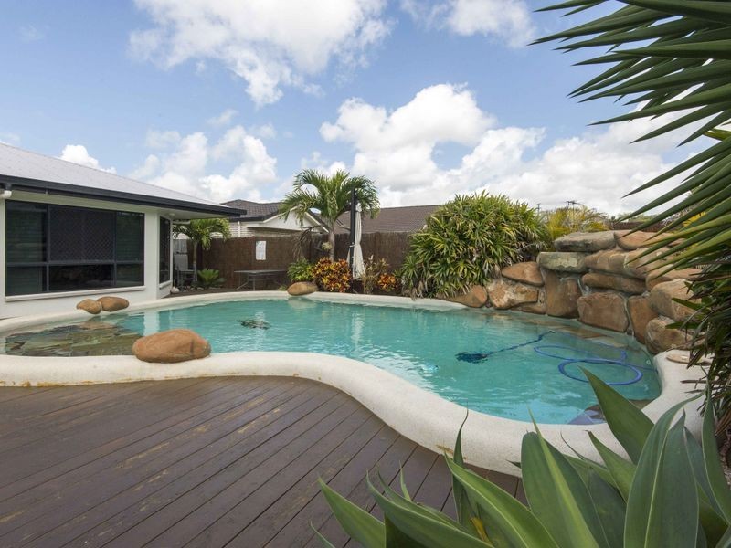 4 McLaren Court, Glenella QLD 4740
