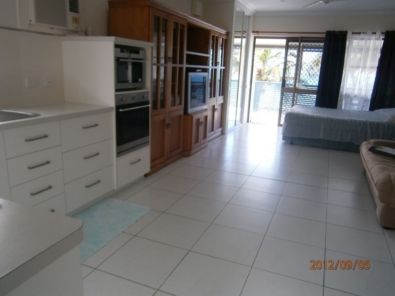 10/2 Beach Road, Dolphin Heads QLD 4740