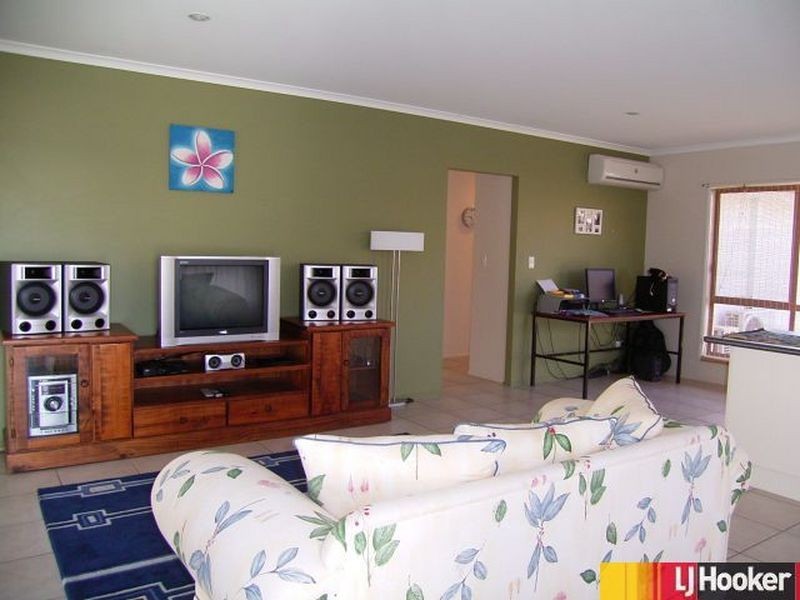 2/8 Freeman Street, Moranbah QLD 4744