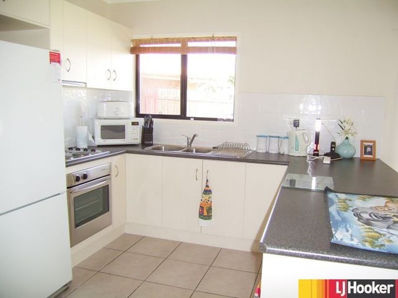 2/8 Freeman Street, Moranbah QLD 4744