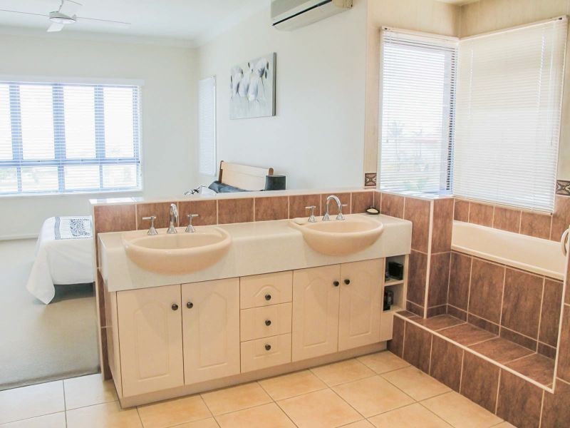 46 Pacific Esplanade, Slade Point QLD 4740