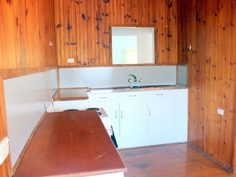 4 Smith Street, West Mackay QLD 4740