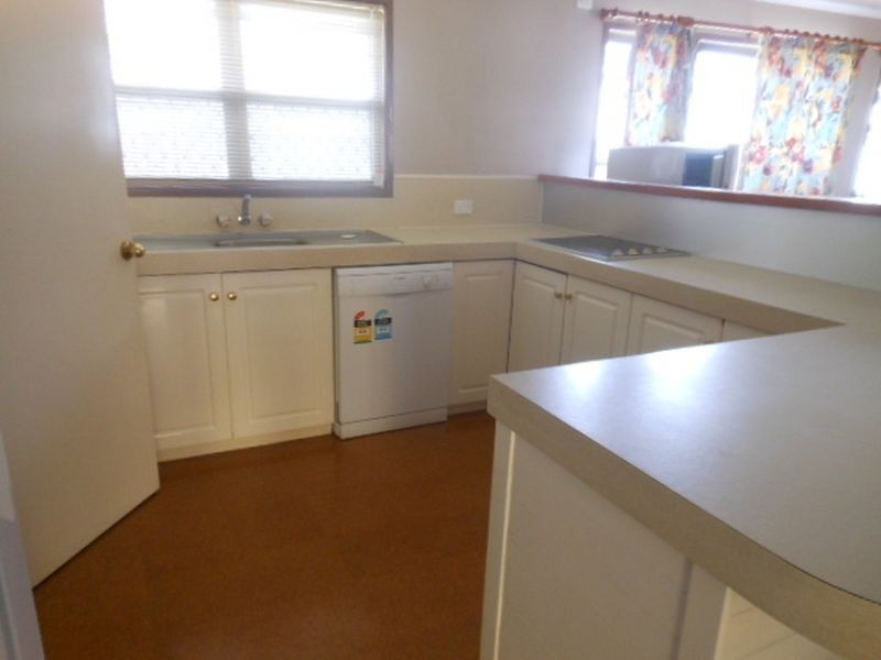 8 Barraclough Crescent, Moranbah QLD 4744