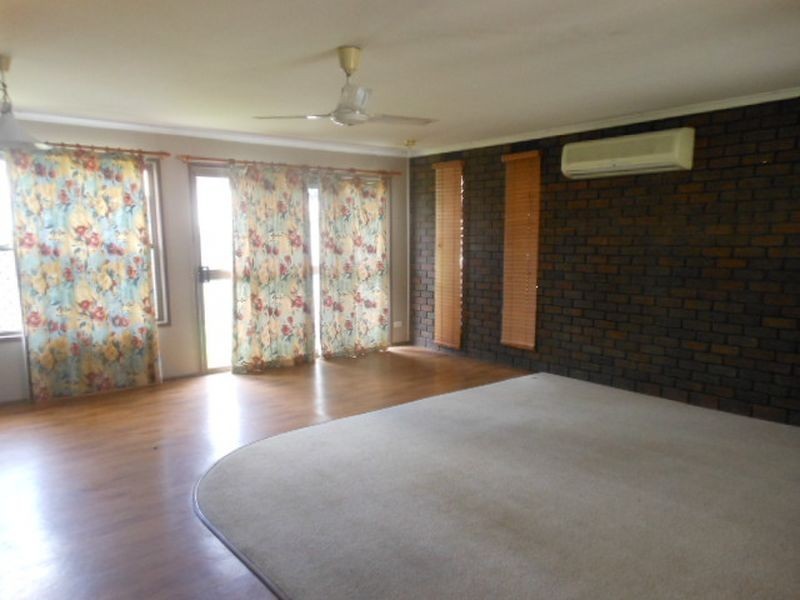 8 Barraclough Crescent, Moranbah QLD 4744