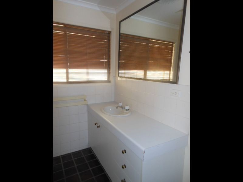 8 Barraclough Crescent, Moranbah QLD 4744