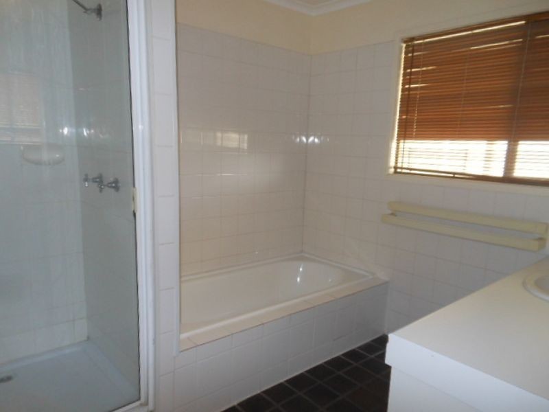 8 Barraclough Crescent, Moranbah QLD 4744