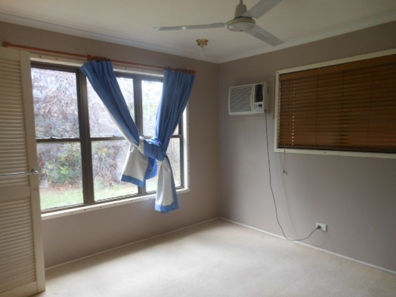 8 Barraclough Crescent, Moranbah QLD 4744