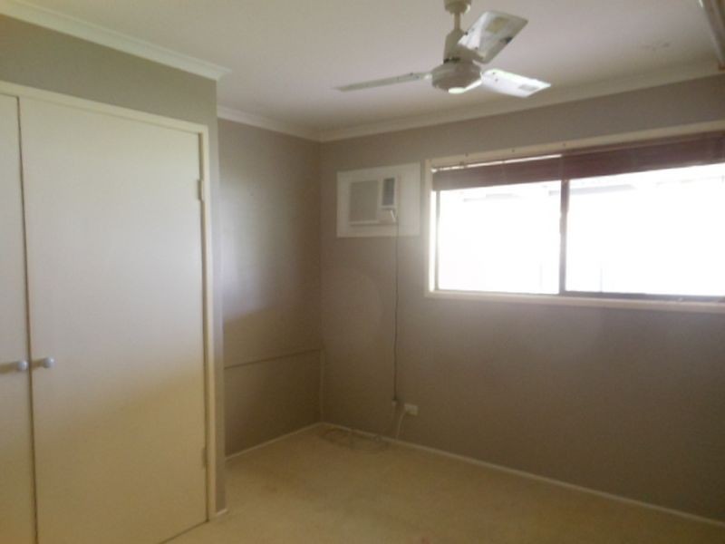 8 Barraclough Crescent, Moranbah QLD 4744