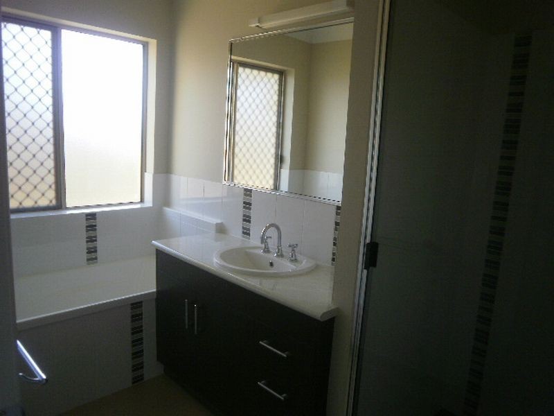 45 Hinze Circuit, Rural View QLD 4740