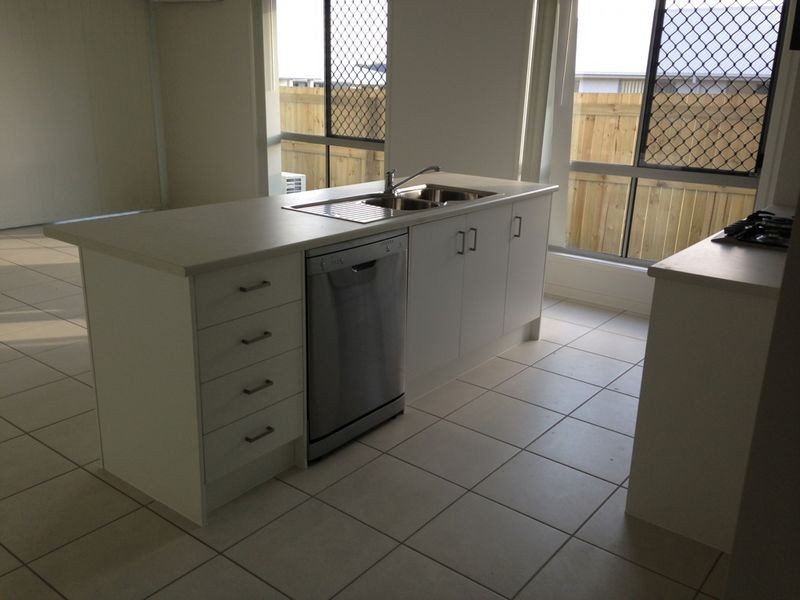 18 Majesty Street, Rural View QLD 4740
