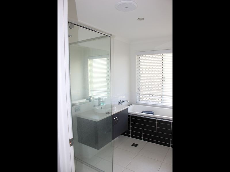 1 Yatay St, Plantation Palms, Rural View QLD 4740