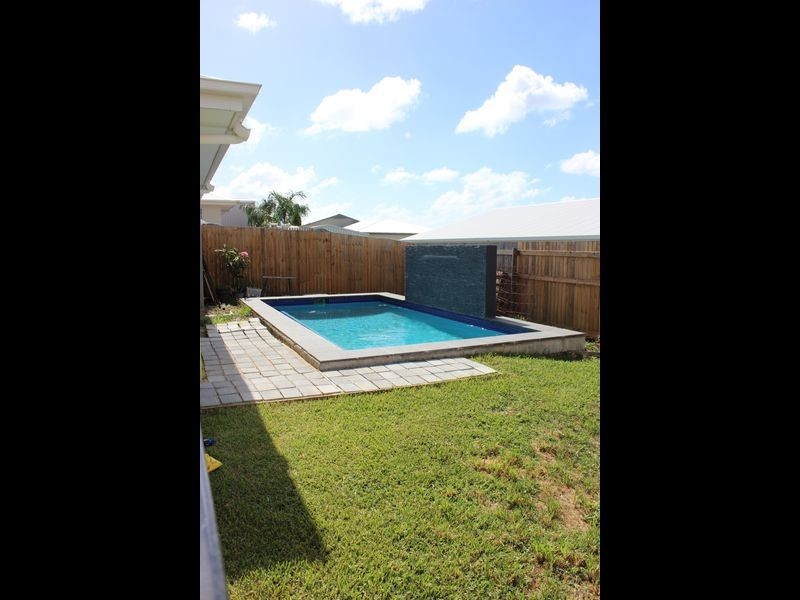 1 Yatay St, Plantation Palms, Rural View QLD 4740