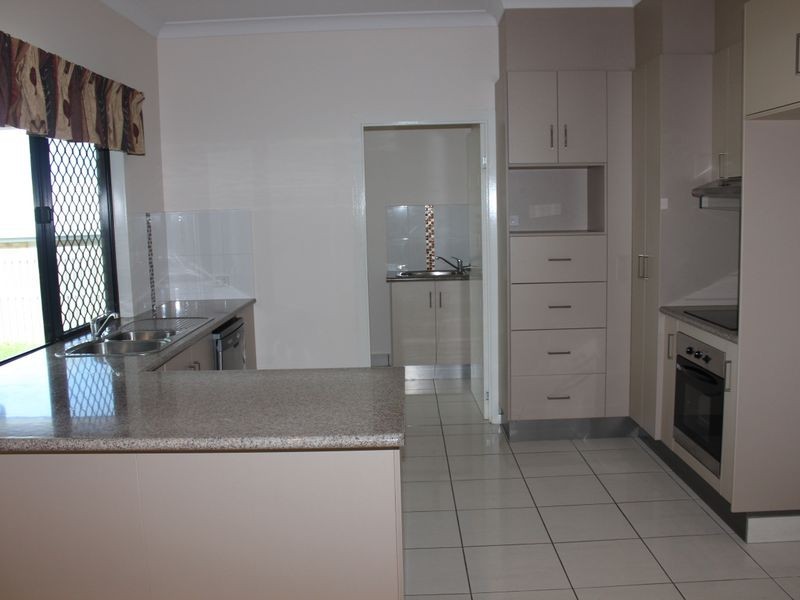 10 Shanks street, Bucasia QLD 4750