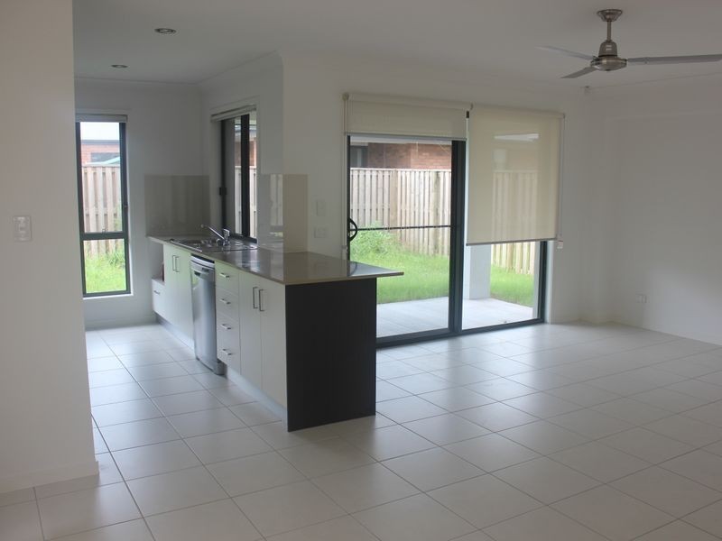 87 Scarborough Circuit, Blacks Beach QLD 4740