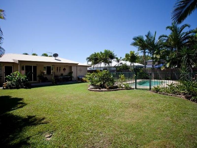 20 Beachside Place, Shoal Point QLD 4750