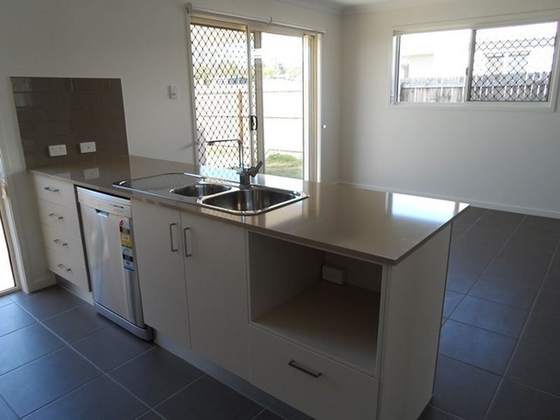 2/10 Somerset Close, Andergrove QLD 4740