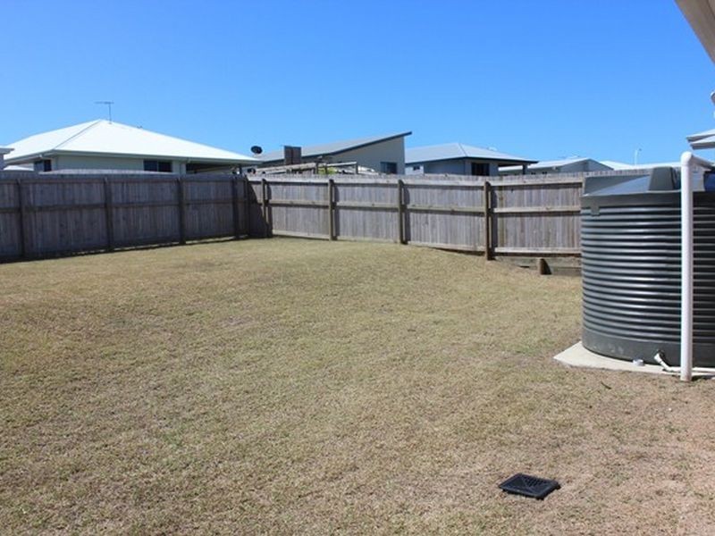 9 Majesty Street, Rural View QLD 4740