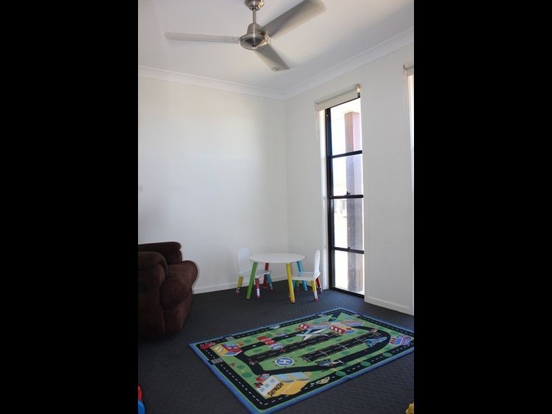 9 Majesty Street, Rural View QLD 4740