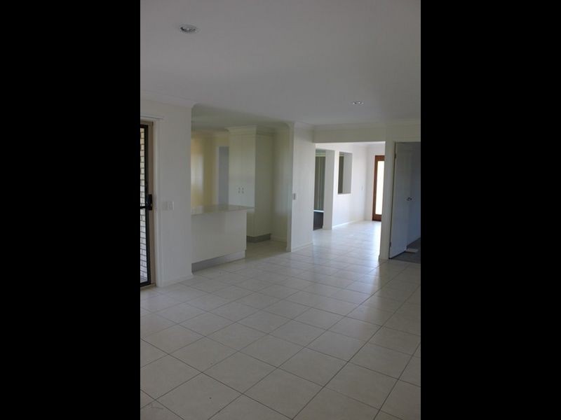 8 Cove Court, Alligator Creek QLD 4740