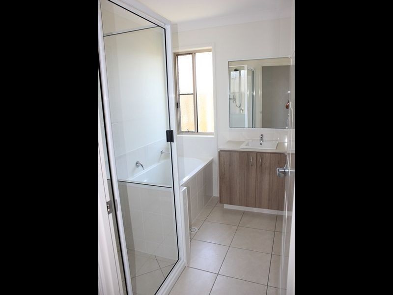 8 Cove Court, Alligator Creek QLD 4740