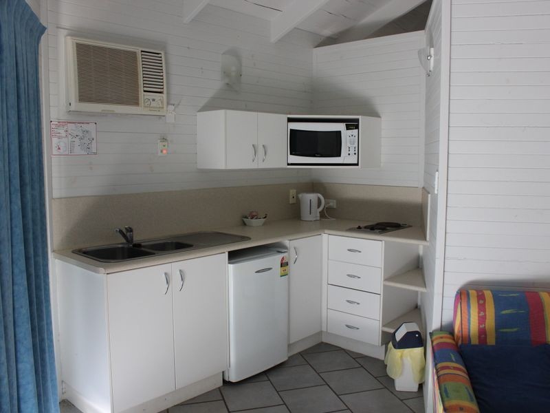 Bungalow 2 Ko Huna Sands Resort, Bucasia QLD 4750