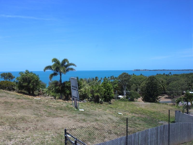 4 Rainbow Crescent, Eimeo QLD 4740