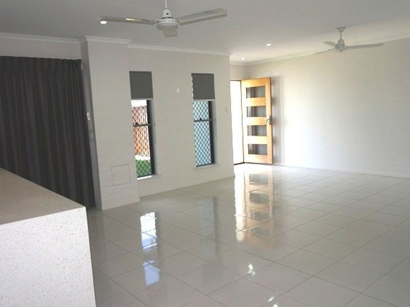 1/1 Lancaster Way, Alligator Creek QLD 4740