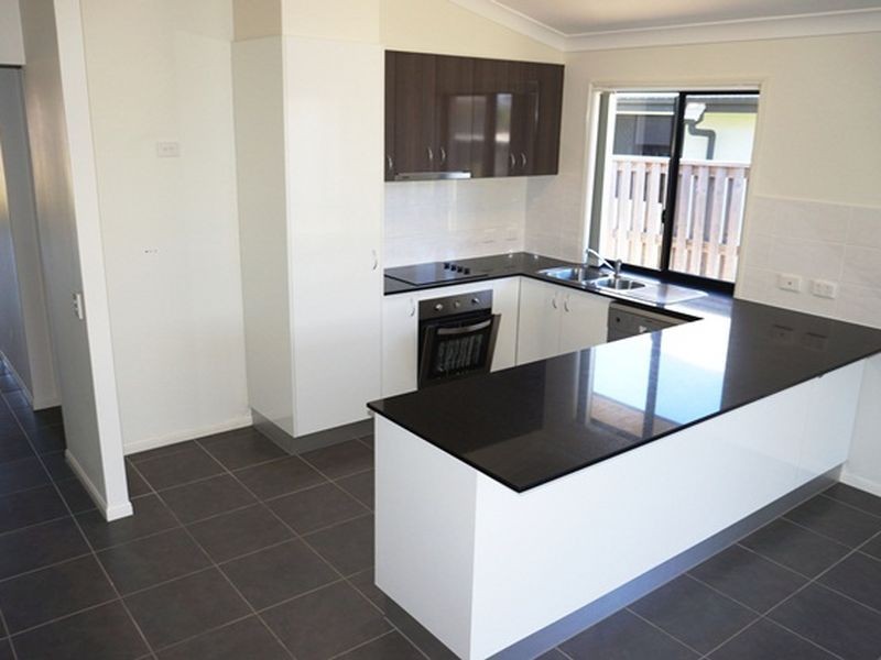 7 Newport Parade, Blacks Beach QLD 4740