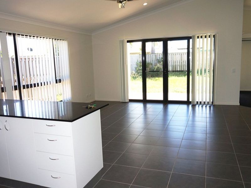 7 Newport Parade, Blacks Beach QLD 4740