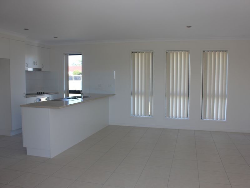 6 Lucinda Street, Glenella QLD 4740