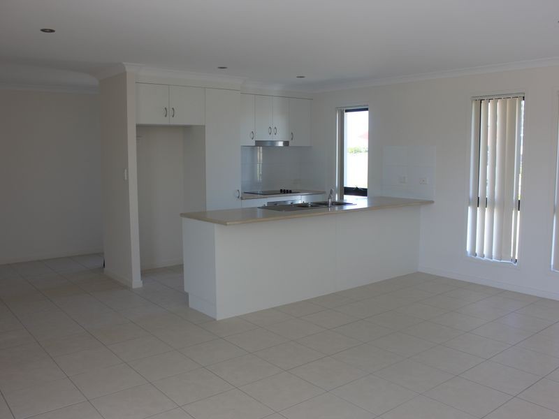 6 Lucinda Street, Glenella QLD 4740