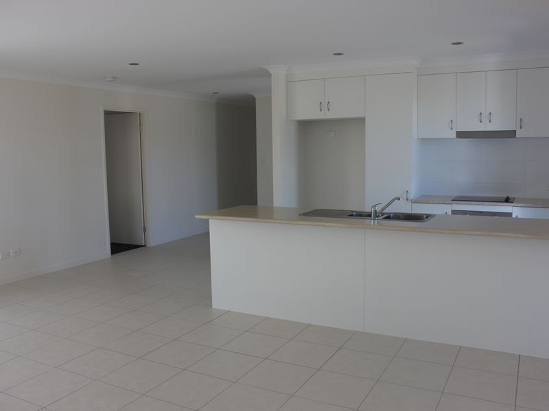 6 Lucinda Street, Glenella QLD 4740